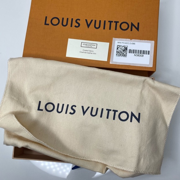 Louis Vuitton Mini Pochette Damier Ebene - Picture 2 of 7